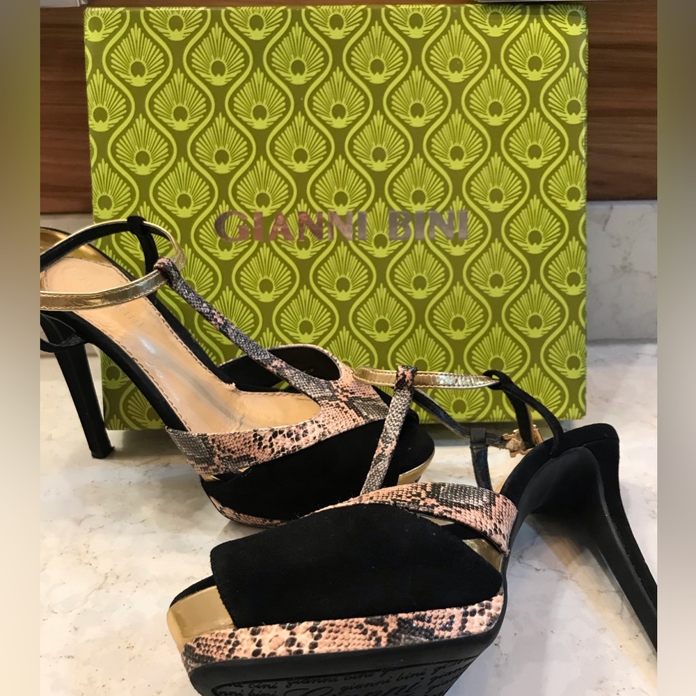 Gianni Bini black suede stiletto’s w/snakeskin accent, gold ankle strap sz 8m